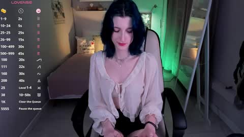 Melanie  Follow me  online show from April 4, 4:17 pm