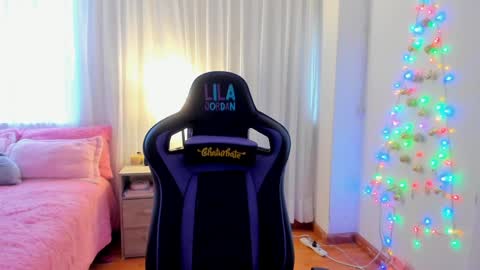 Snapshot of lila_jordan_ chatting on December 10, 8:16 pm Lila Jordan online show from December 10, 8:16 pm