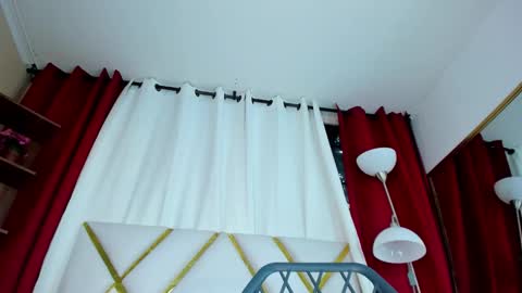 lila_pinky_ online show from April 29, 5:51 pm