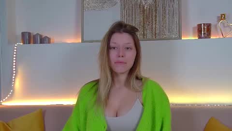 Mia online show from February 28, 6:43 am