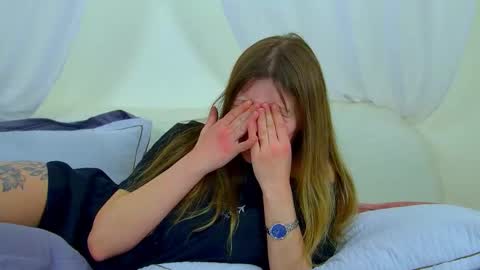 Mia online show from February 4, 7:11 am