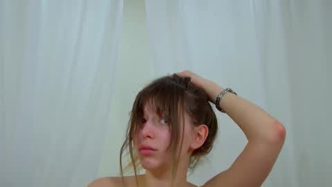 Mia online show from January 19, 6:42 am