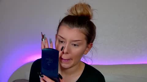 Mia online show from March 10, 6:38 am