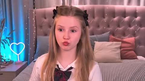 Lilian online show from April 5, 12:37 pm