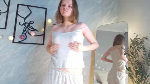 hi guys Im new here Im 18 years oldIve never had sex online show from December 5, 1:45 pm