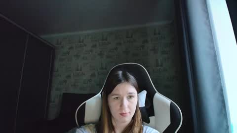 liliawoolf online show from April 10, 3:18 pm