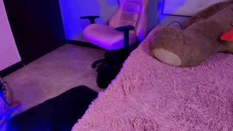 lili online show from December 6, 5:20 am