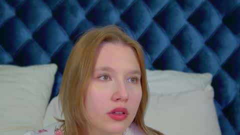 LiliLinn online show from October 22, 6:07 am