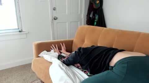 L online show from November 22, 7:27 pm