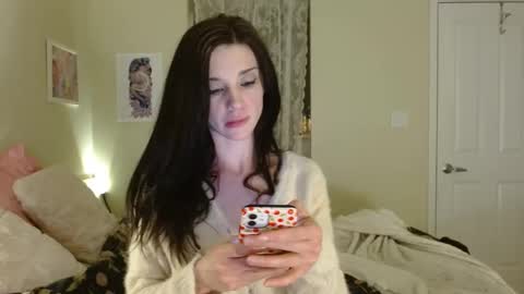 Snapshot of lillian_rose chatting on March 8, 3:16 am Lillian Rose online show from March 8, 3:16 am