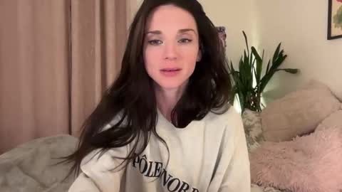 Snapshot of lillian_rose chatting on October 17, 4:16 am Lillian Rose online show from October 17, 4:16 am