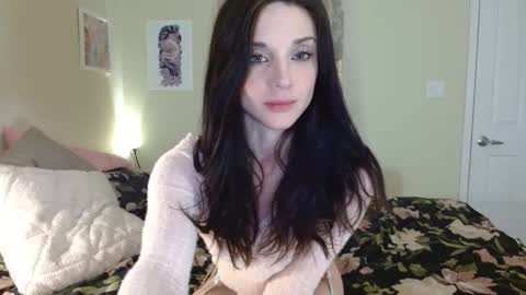 Snapshot of lillian_rose chatting on February 11, 3:50 am Lillian Rose online show from February 11, 3:50 am