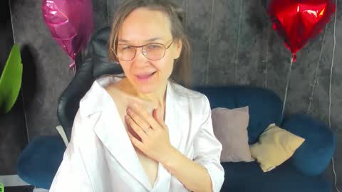 lillian_white1 online show from March 2, 1:27 am