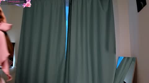 Lily online show from March 1, 2:06 pm