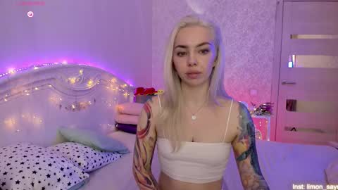 LilliMoore online show from September 18, 1:59 am