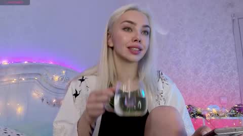 LilliMoore online show from September 20, 2:32 am