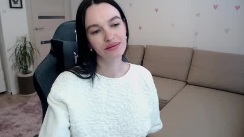 lilliyves online show from April 11, 11:25 am