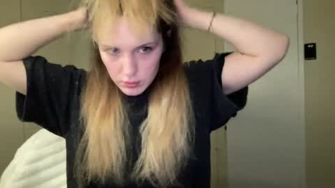 lilly_adams88 online show from June 28, 1:12 am