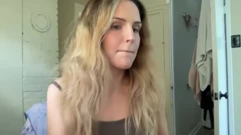 lilly_adams88 online show from July 1, 9:14 pm