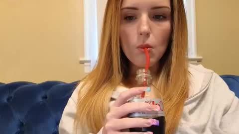 lilly_adams88 online show from April 11, 9:51 pm