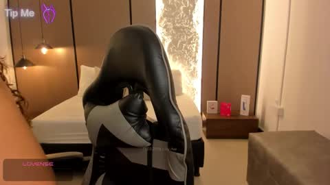 L I L L Y online show from March 21, 12:43 pm