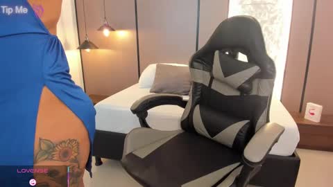 L I L L Y online show from October 17, 12:19 pm