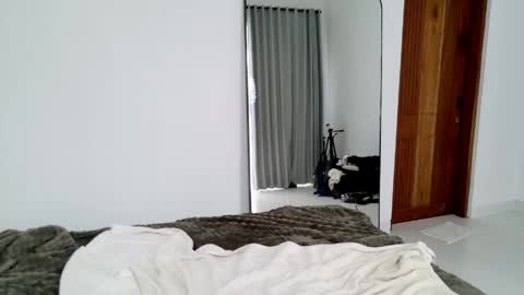 LillyParker online show from April 21, 7:04 am