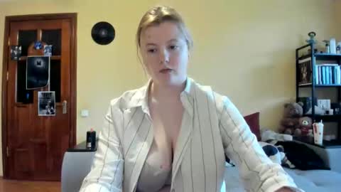 Lilly Depp online show from April 8, 12:40 pm