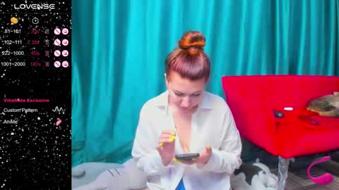 Snapshot of lillylover_ chatting on October 10, 2:05 am lillylover_ online show from October 10, 2:05 am