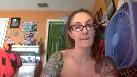 hi guys im back on here 3 online show from June 13, 9:45 pm