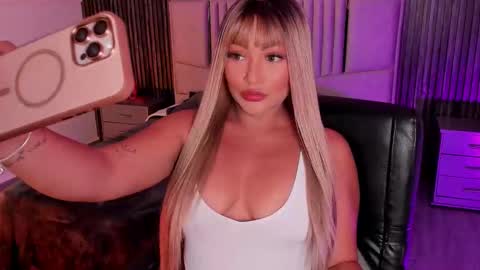 Snapshot of lillyortiz_ chatting on October 8, 8:35 pm Lilly Ortiz online show from October 8, 8:35 pm