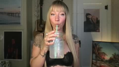 Lilpeachykeenn online show from December 2, 10:43 pm