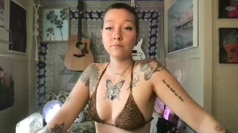 Lilpeachykeenn online show from January 7, 9:14 pm