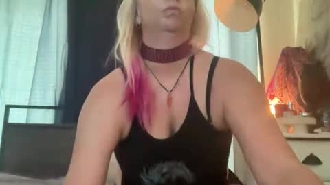 Snapshot of lilpuffster chatting on October 25, 9:10 pm lilpuffster online show from October 25, 9:10 pm