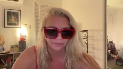 Snapshot of lilpuffster chatting on February 24, 2:36 pm lilpuffster online show from February 24, 2:36 pm