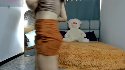 lily_122 online show from April 12, 8:33 pm