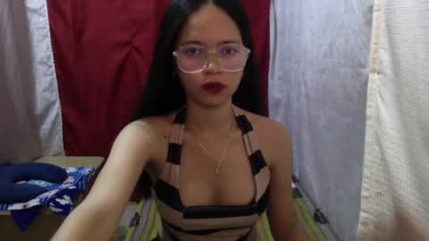 Snapshot of lily_2003 chatting on October 23, 3:23 am lily_2003 online show from October 23, 3:23 am