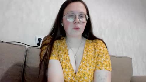 Snapshot of lily_cheys chatting on October 24, 8:16 pm Lily Chays online show from October 24, 8:16 pm