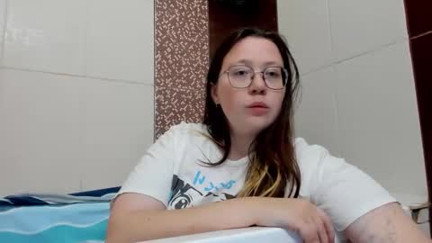Snapshot of lily_cheys chatting on October 12, 6:32 pm Lily Chays online show from October 12, 6:32 pm