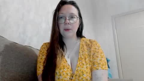 Snapshot of lily_cheys chatting on October 15, 5:26 pm Lily Chays online show from October 15, 5:26 pm