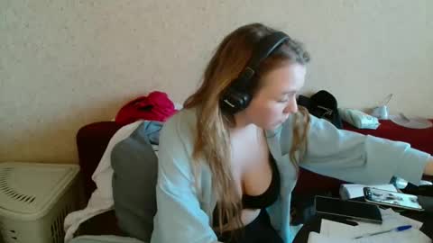 Lily dollyx online show from March 29, 11:42 am