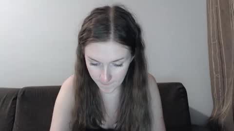 lily_love_x online show from February 23, 10:53 pm