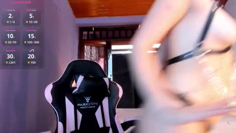 lily_te3n online show from February 10, 7:06 pm