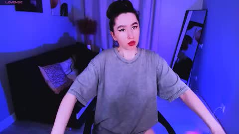 LILY online show from March 25, 7:33 am