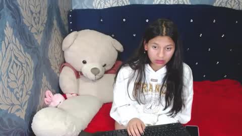 Snapshot of lilyevansxx chatting on March 9, 3:22 am Lily online show from March 9, 3:22 am
