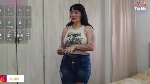Snapshot of lilyfox23 chatting on September 19, 12:48 pm lilyfox23 online show from September 19, 12:48 pm