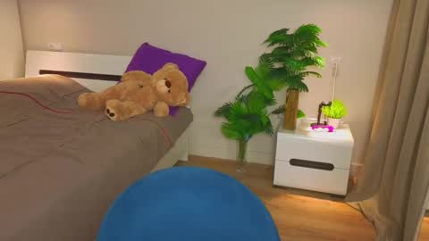 lilylisy online show from December 14, 11:27 am