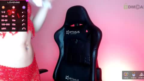 Snapshot of lilylouisee_ chatting on February 16, 8:33 pm Liliana louise online show from February 16, 8:33 pm