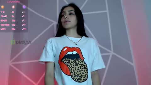 Snapshot of lilylouisee_ chatting on December 3, 2:27 pm Liliana louise online show from December 3, 2:27 pm
