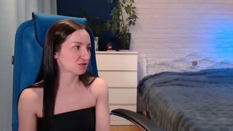 Snapshot of lilymellow chatting on October 20, 7:44 am Lily online show from October 20, 7:44 am